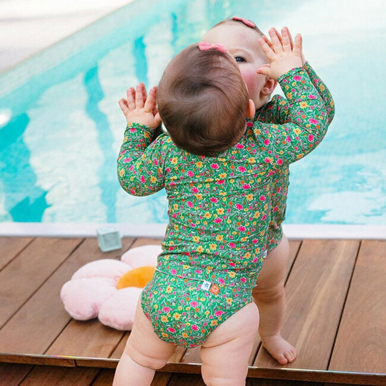 Couche pour piscine VS maillot de bain pour bébé : comment choisir