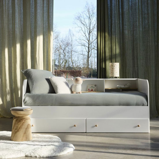 Lit combiné avec tiroirs et étagères de rangements